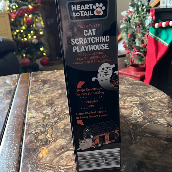 Cat scratching house - Picture 4 of 4